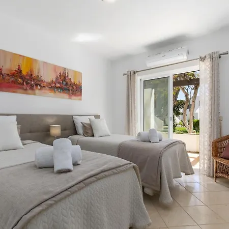 Balaia Golf Poolside Retreat Apartamento *