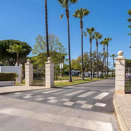 Balaia Golf Poolside Retreat Apartamento