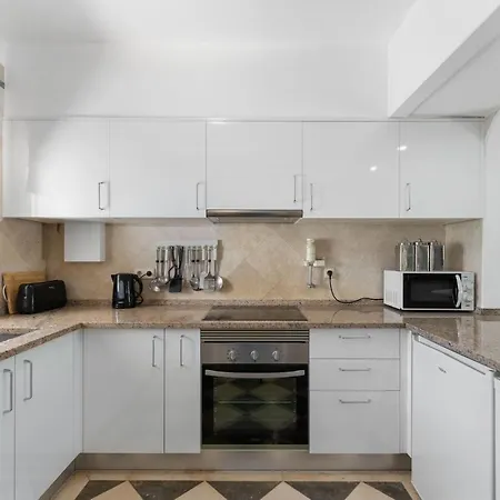 Balaia Golf Poolside Retreat Апартаменти *