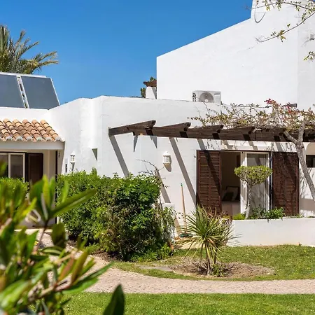 Balaia Golf Poolside Retreat - Superior 2 Bed