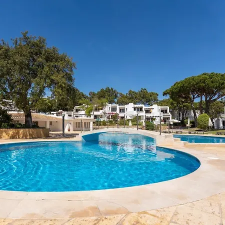 Balaia Golf Poolside Retreat אלבופיירה